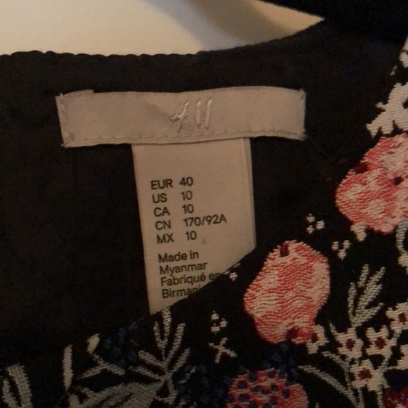 Short flowered mini dress - Picture 2 of 5